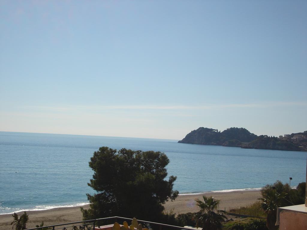 Vacanza Taormina Mare Маццео Номер фото