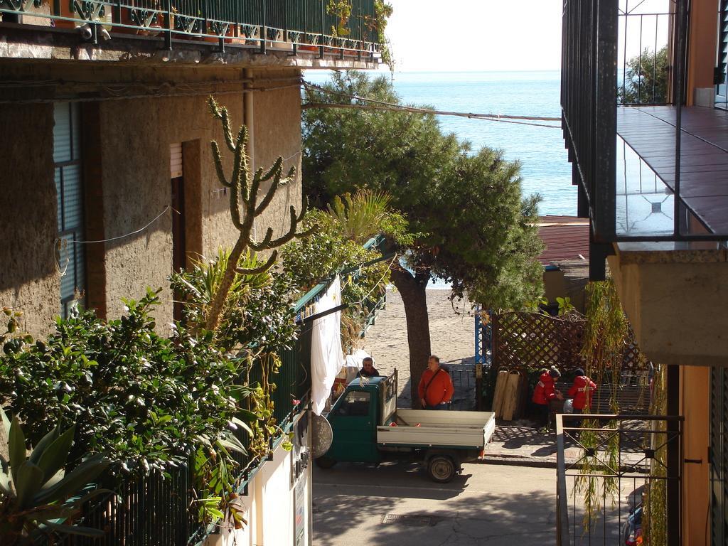 Vacanza Taormina Mare Маццео Номер фото